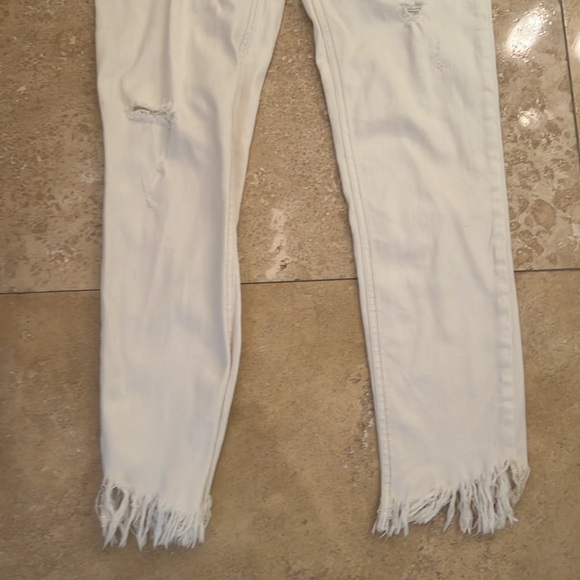 Free People White Stilt Distressed Worn Jeans Size 26 - Picture 4 of 8